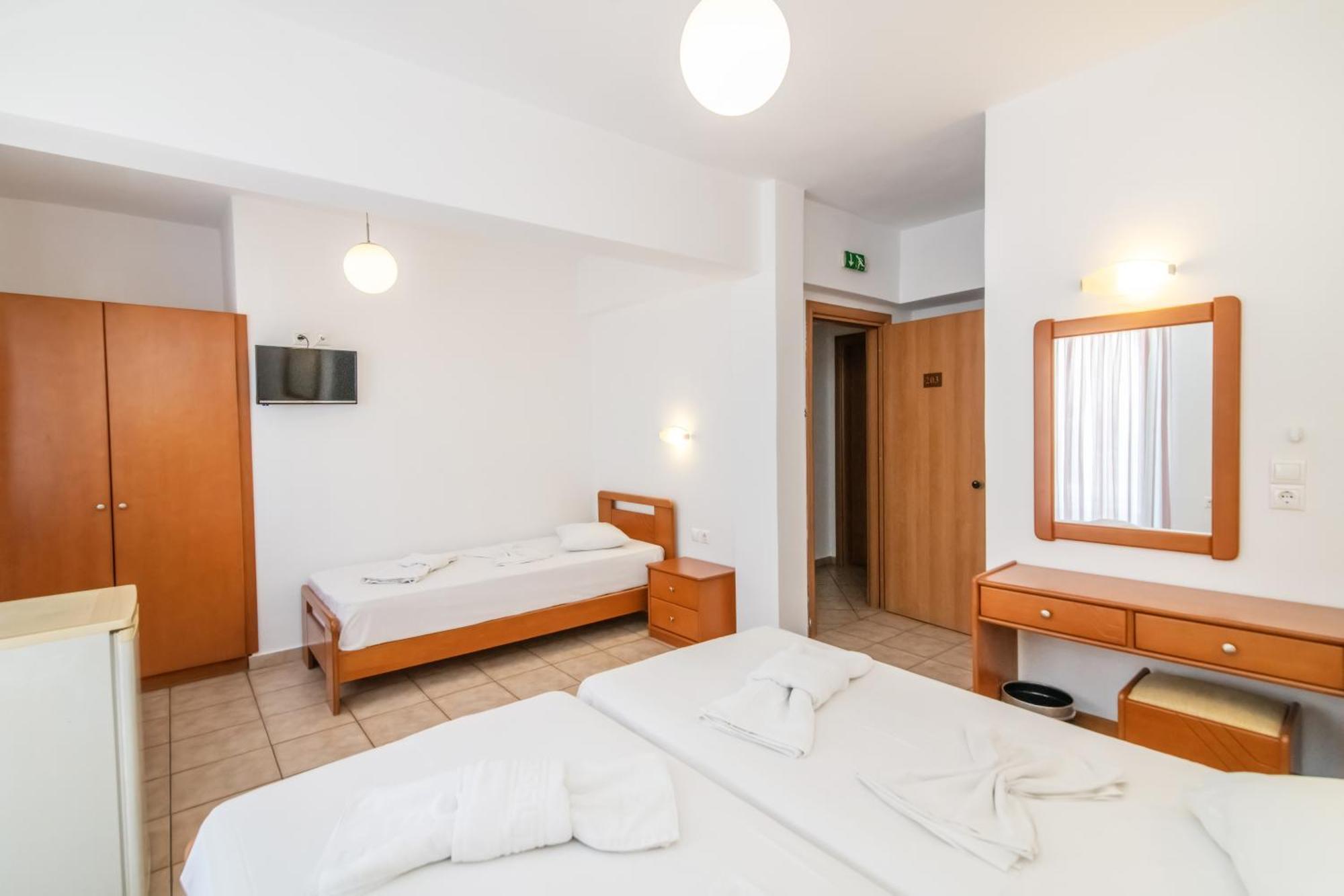 Ageri Hotel Tínos エクステリア 写真